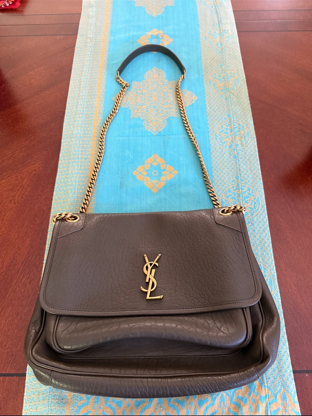 Saint Laurent Niki Large Shoulder Bag with Gold Hardware - Picture 4 of 4